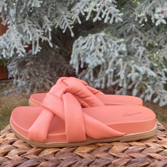 Women's Coral Pink Cosette Puffy Cross Strap Slide Flat Sandals - Size 8 - Picture 5 of 8